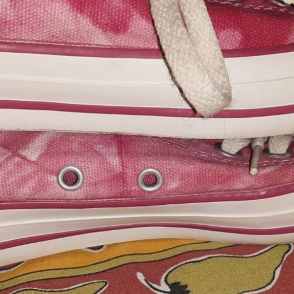 2 Tone Pink Converse Sneakers Sz  5 Mens 7 Womens - Picture 3 of 8